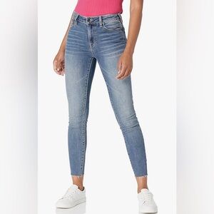 NWT True Religion Halle High Rise Super Skinny Raw Hem in med. wash.Size 31
